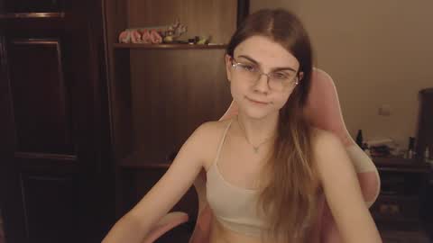 Snapshot of peralez_f chatting on 02/25/25, 03:42 Farida online show from 02/25/25, 03:42