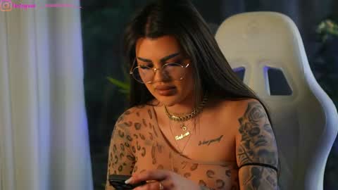 Dee online show from 12/20/24, 09:21