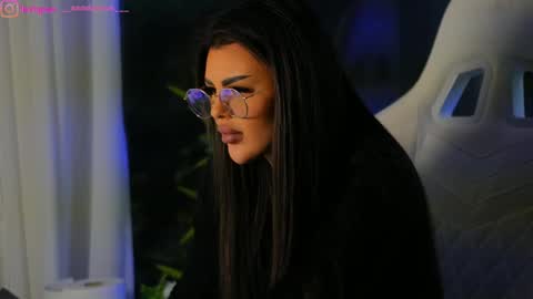 Dee online show from 12/27/24, 09:28