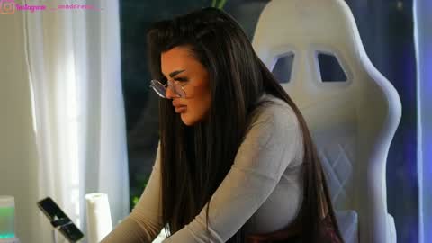 Dee online show from 01/06/25, 09:41