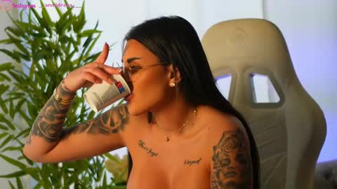 Dee online show from 02/14/25, 10:07