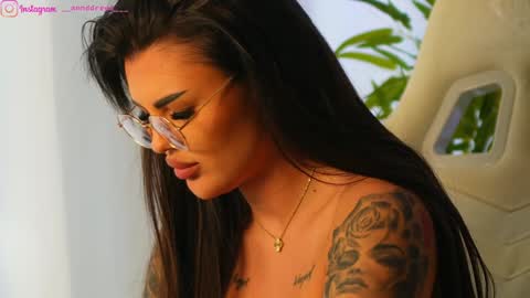 Dee online show from 03/08/25, 01:25