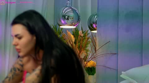 Dee online show from 04/08/26, 09:04