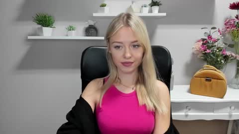 Snapshot of perfectxcindy chatting on 12/17/24, 06:13 Cindy online show from 12/17/24, 06:13