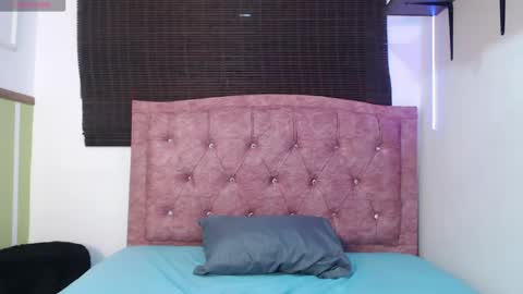 Perla online show from 04/21/26, 04:23