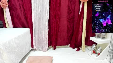 Perla Thompson online show from 10/24/25, 09:22