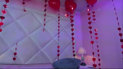 Perla online show from 02/13/25, 07:42