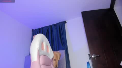 Perla online show from 10/28/25, 01:20