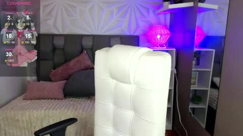 Snapshot of perlaa_moon_ chatting on 06/09/26, 03:56 PERLA online show from 06/09/26, 03:56