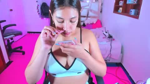 Snapshot of perlabeautiful chatting on 06/18/26, 01:28 PERLA online show from 06/18/26, 01:28