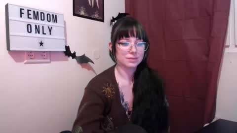 Snapshot of persephones_garden chatting on 05/14/26, 12:12 Persephone online show from 05/14/26, 12:12