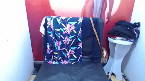 Snapshot of pervertt_linda chatting on 09/08/25, 07:02 Linda online show from 09/08/25, 07:02