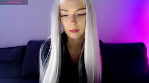 Isabella online show from 12/11/24, 10:14