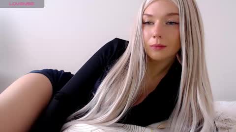 Isabella online show from 03/20/26, 10:42