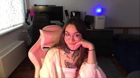 petal_dust_ online show from 03/26/26, 02:44