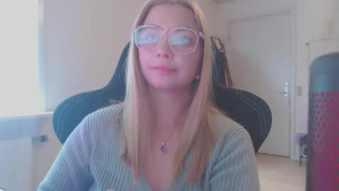 Snapshot of petalkiss chatting on 09/10/25, 02:39 petalkiss online show from 09/10/25, 02:39