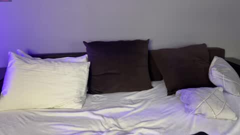 petalpage online show from 11/19/25, 02:00