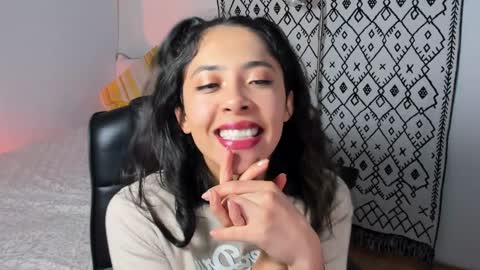 Snapshot of petalsrose_ chatting on 01/24/25, 10:30 Rose online show from 01/24/25, 10:30