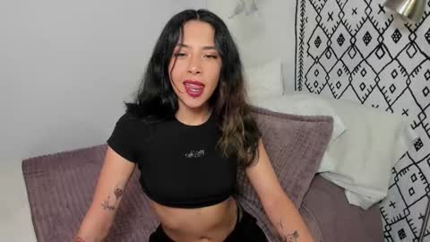 Snapshot of petalsrose_ chatting on 02/28/25, 06:41 Rose online show from 02/28/25, 06:41