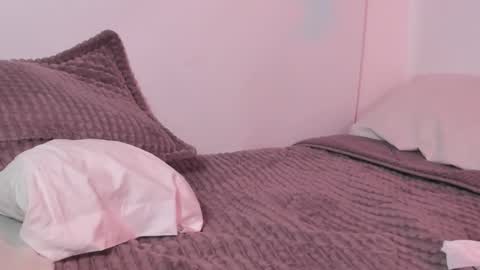 Snapshot of petalsrose_ chatting on 03/05/25, 09:15 Rose online show from 03/05/25, 09:15