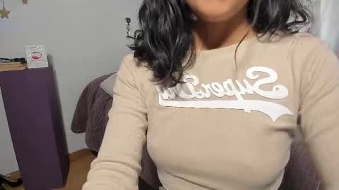 Snapshot of petalsrose_ chatting on 09/25/25, 08:12 Rose online show from 09/25/25, 08:12