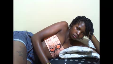Snapshot of petite_bunni chatting on 04/29/26, 06:14 petite_bunni online show from 04/29/26, 06:14