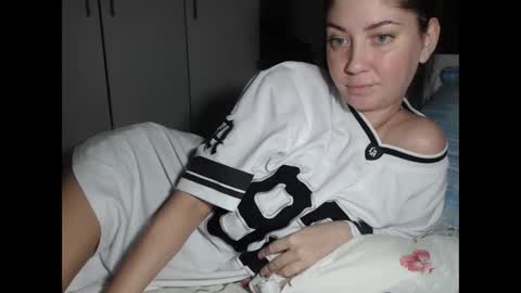 petite_danielle online show from 12/02/25, 12:27