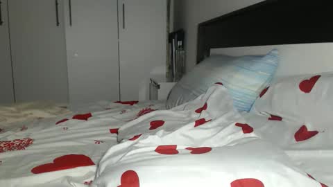 Snapshot of petite_danielle chatting on 05/25/26, 11:00 petite_danielle online show from 05/25/26, 11:00
