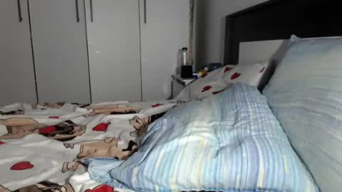 Snapshot of petite_danielle chatting on 07/18/26, 10:24 petite_danielle online show from 07/18/26, 10:24