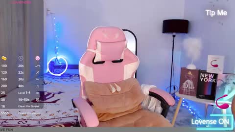 Snapshot of petite_jackyxx chatting on 03/05/25, 06:44 Jacky online show from 03/05/25, 06:44