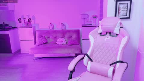 petite_marie_ online show from 04/05/26, 03:26