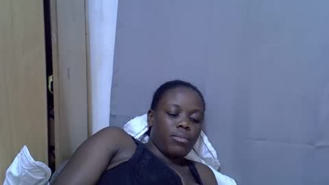 petite_melan online show from 09/15/25, 06:52