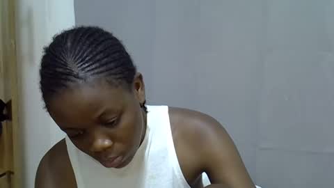 petite_melan online show from 09/19/25, 12:56