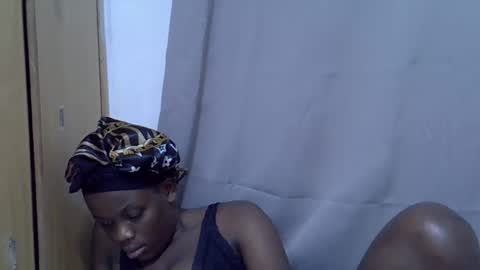 petite_melan online show from 09/27/25, 11:43