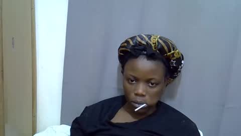 petite_melan online show from 10/02/25, 07:26