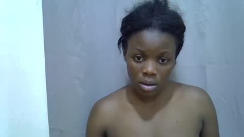 petite_melan online show from 10/03/25, 10:29