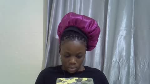 petite_melan online show from 10/19/25, 02:01