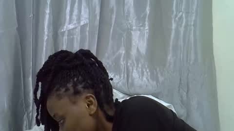 petite_melan online show from 10/31/25, 04:19