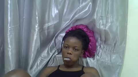 petite_melan online show from 11/05/25, 03:39