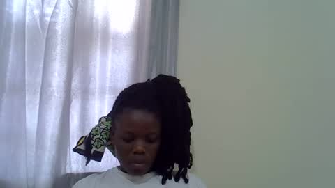 petite_melan online show from 11/11/25, 10:04