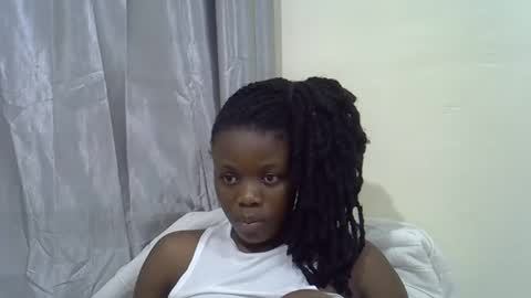 petite_melan online show from 11/19/25, 07:36