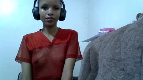 Snapshot of petite_melinda chatting on 07/05/26, 02:02 petite_melinda online show from 07/05/26, 02:02