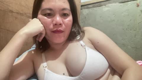 Snapshot of petiteasian_angel chatting on 05/13/26, 09:39 Hanna online show from 05/13/26, 09:39