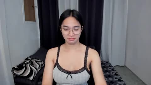 Snapshot of petiteasianmarian chatting on 05/14/26, 11:50 bigcock Marian online show from 05/14/26, 11:50