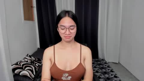 Snapshot of petiteasianmarian chatting on 05/14/26, 11:55 bigcock Marian online show from 05/14/26, 11:55