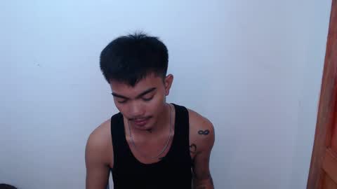 Snapshot of petiteasianx chatting on 01/04/25, 12:59 Vrin online show from 01/04/25, 12:59