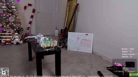 Snapshot of petitebrat chatting on 12/21/24, 12:42 PiperAvery online show from 12/21/24, 12:42