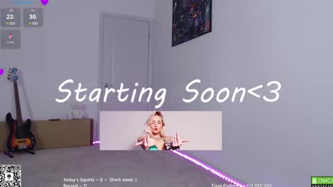 Snapshot of petitebrat chatting on 12/31/24, 09:17 PiperAvery online show from 12/31/24, 09:17