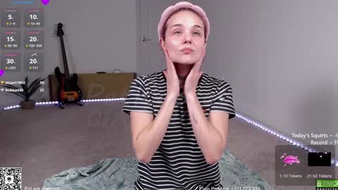 Snapshot of petitebrat chatting on 01/08/25, 11:30 PiperAvery online show from 01/08/25, 11:30