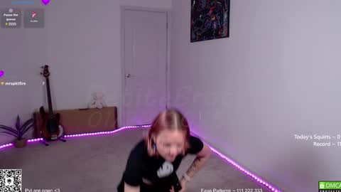 Snapshot of petitebrat chatting on 01/23/25, 12:35 PiperAvery online show from 01/23/25, 12:35